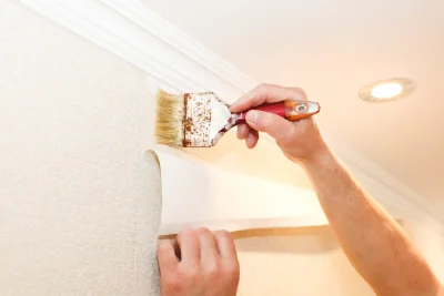 Pose de papier peint à Vaux-sur-Seine — revêtements muraux et toiles de verre